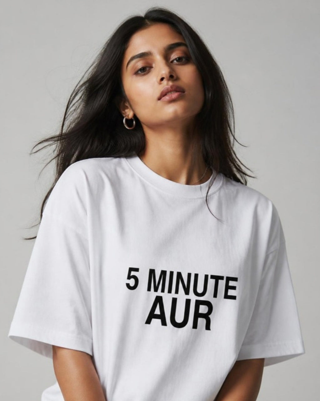 5 Minute Aur oversized tee on female model
